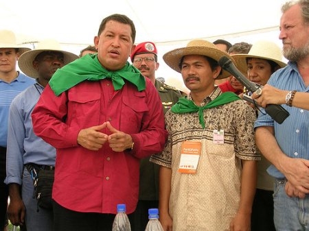 Hugo Chavez visite une unité de production du Mouvement des Sans Terre (Brésil, Tapes, janvier 2003)